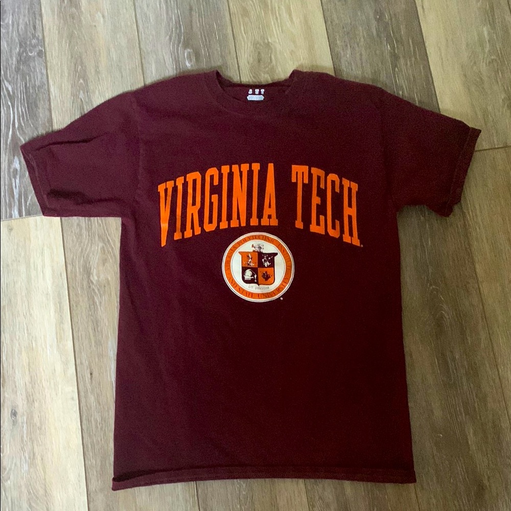 Virginia Tech Maroon T-Shirt size S women’s or men. By Champion